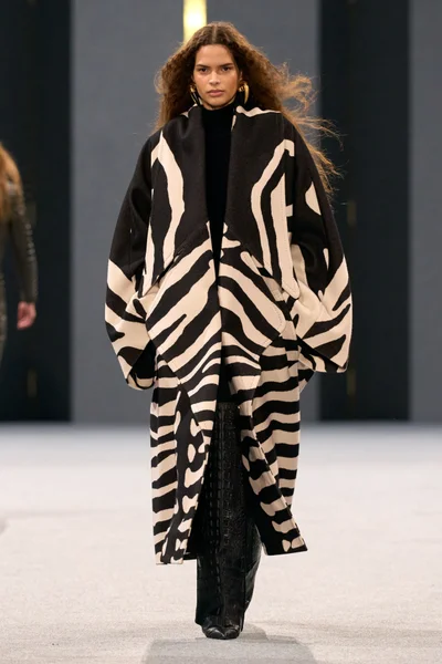 Look 32